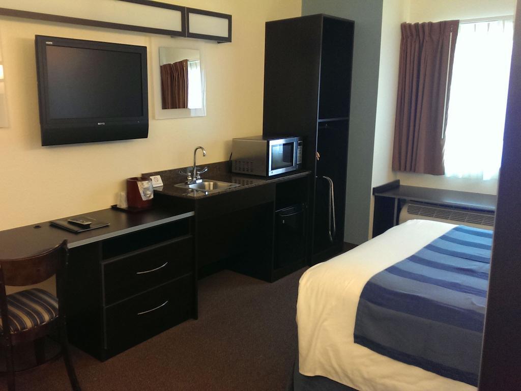 Three Rivers Inn & Suites Port Arthur Habitación foto